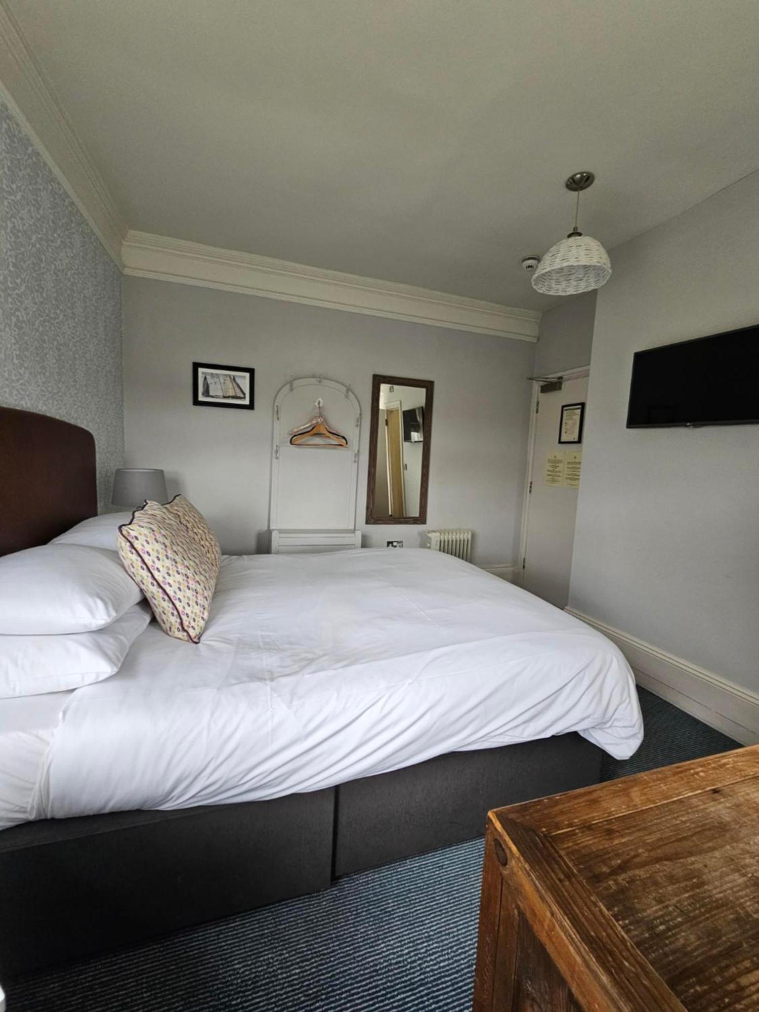 Отель Cockhaven Arms Bishopsteignton Экстерьер фото